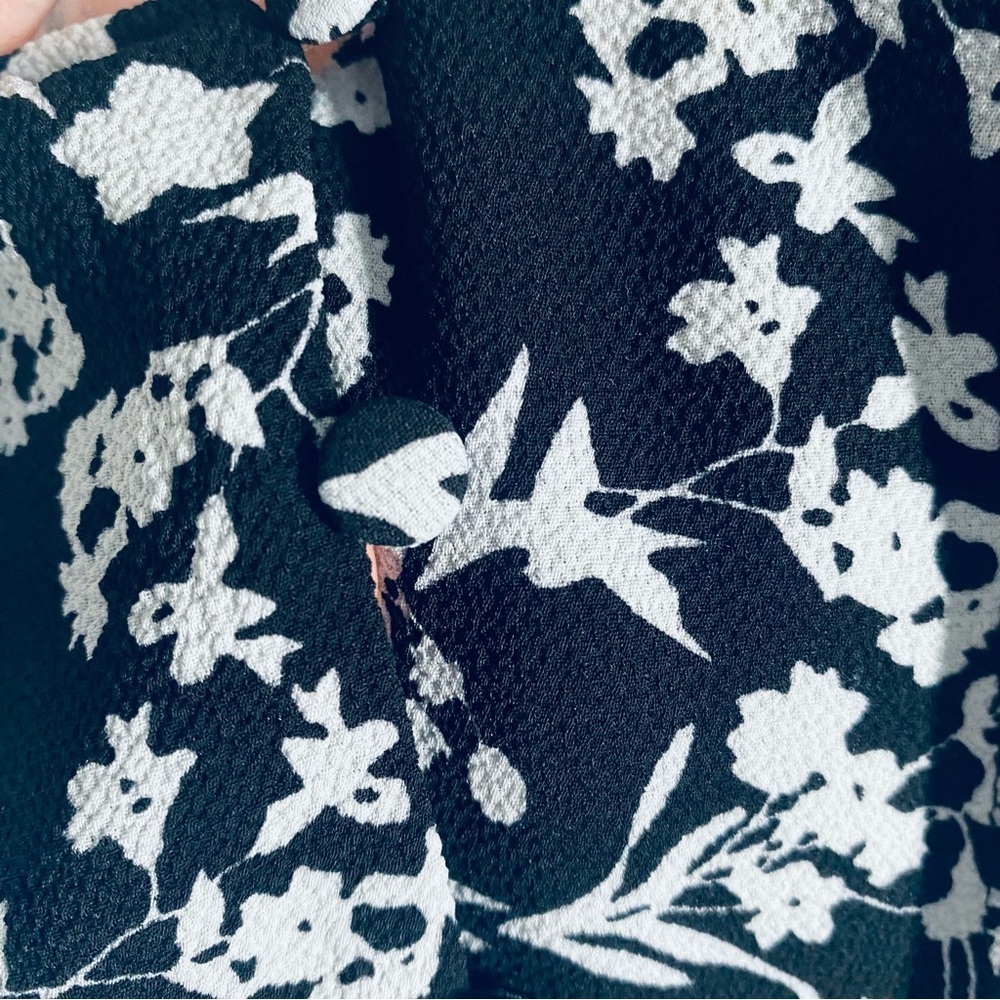 Lane Bryant Black and White Floral Peplum Blouse 22/24 - Picture 3 of 9
